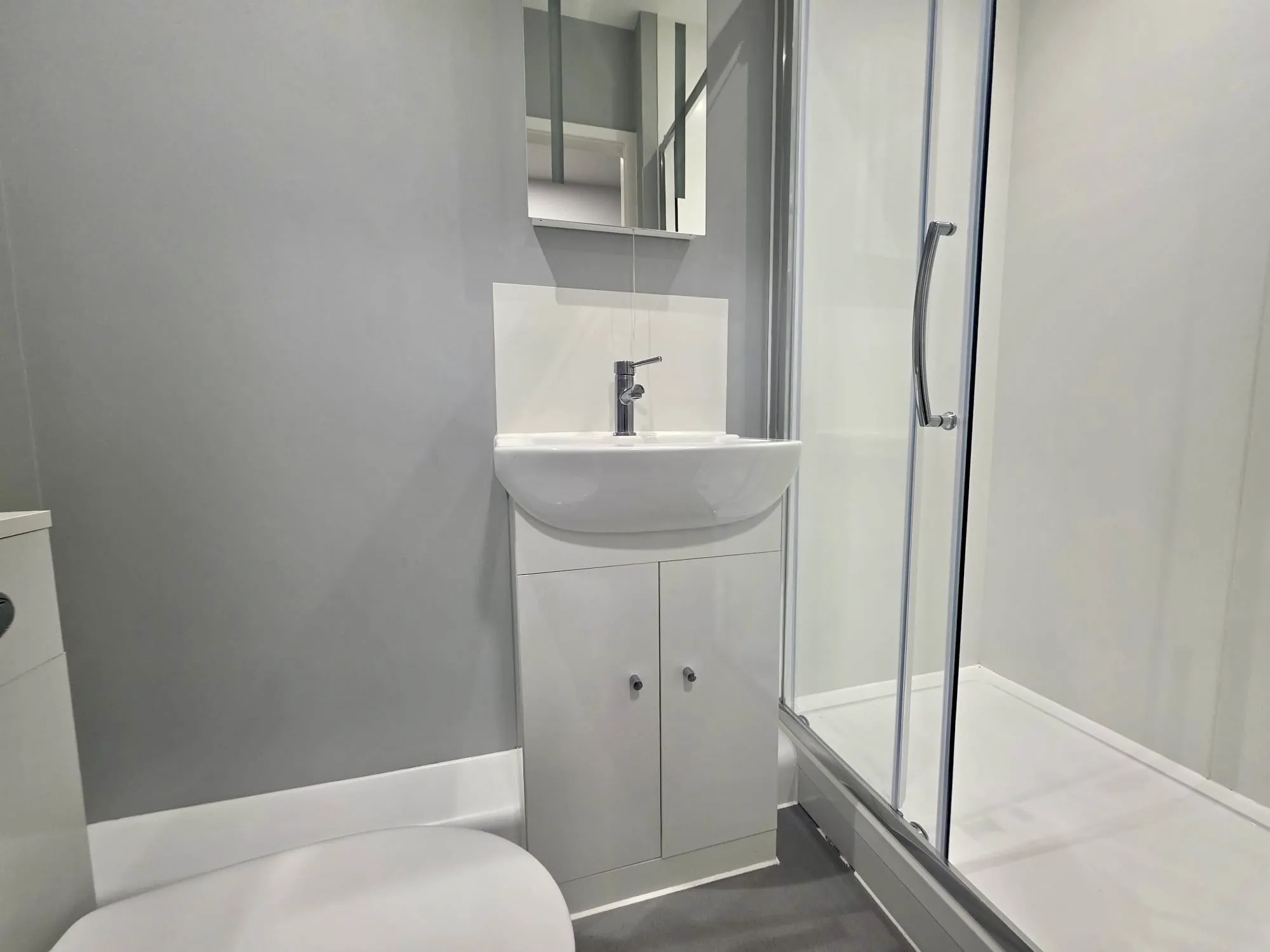 Private studio bathroom at Northgate House Derby