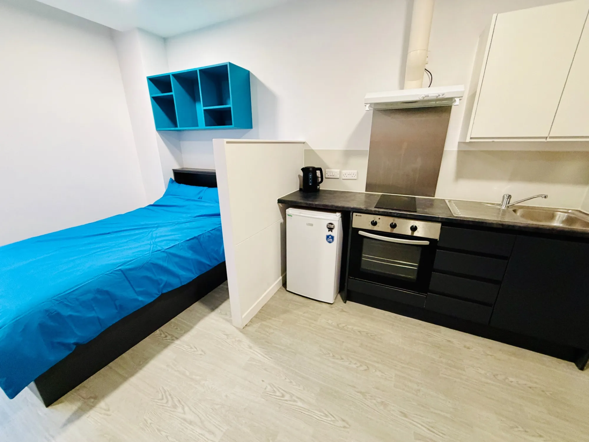 Studio bed and private kitchen at Northgate House Derby